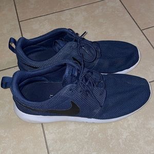 Men’s Nike Roshe tennis shoes